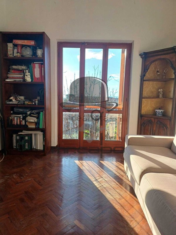 casa indipendente in vendita a Massa