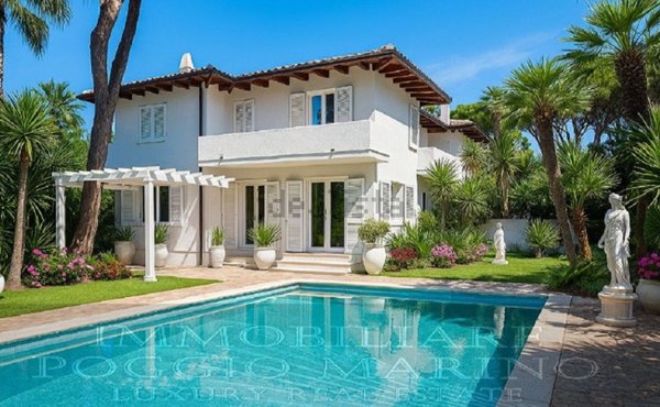 casa indipendente in vendita a Massa in zona Marina dei Ronchi