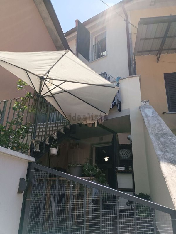 casa indipendente in vendita a Massa in zona Mirteto