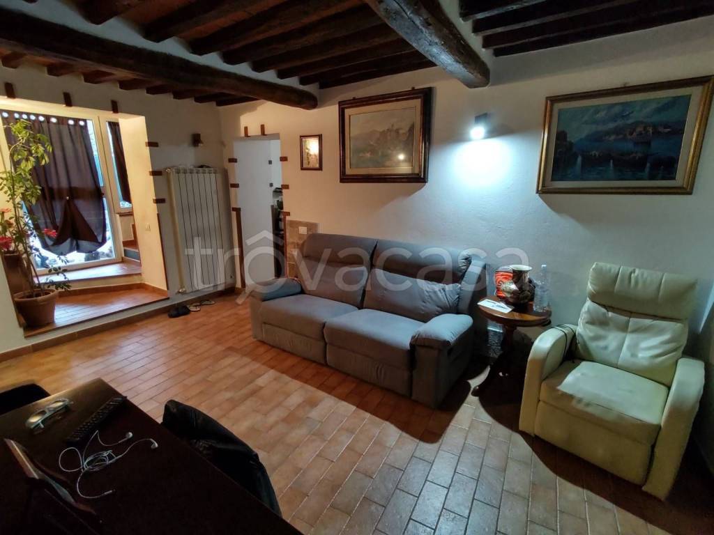 casa indipendente in vendita a Massa