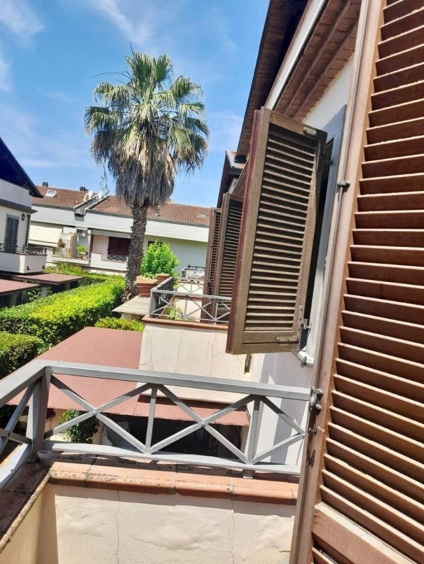 appartamento in vendita a Massa in zona Marina dei Ronchi