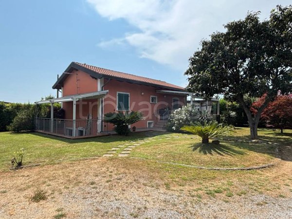 casa indipendente in vendita a Massa in zona Quercioli