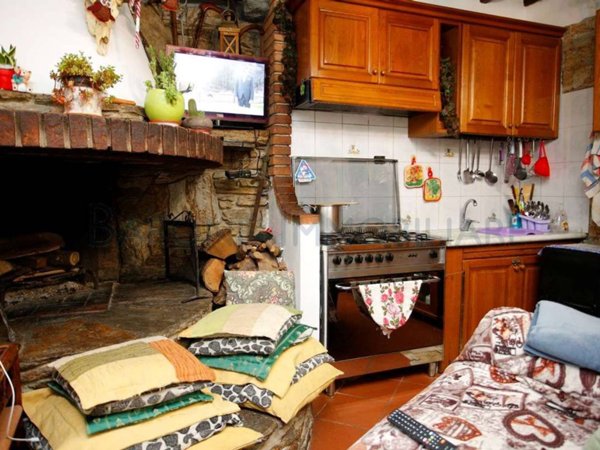 appartamento in vendita a Massa in zona Pariana