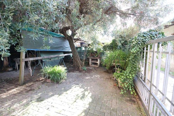 appartamento in vendita a Massa in zona Marina di Massa