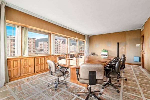 ufficio in vendita a Massa in zona Centro Storico