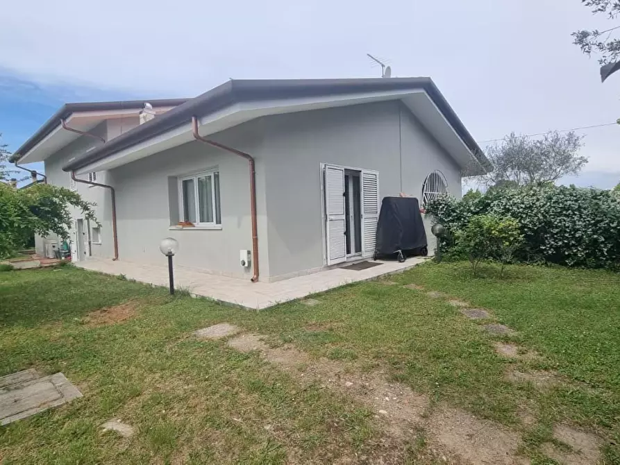 casa indipendente in vendita a Massa