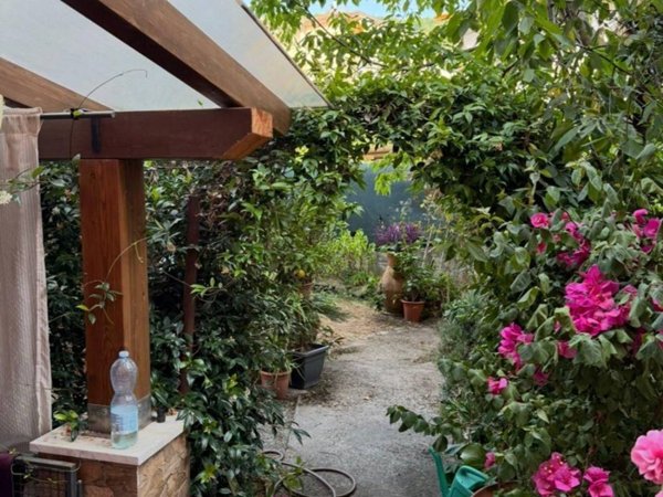 appartamento in vendita a Massa in zona Centro Storico