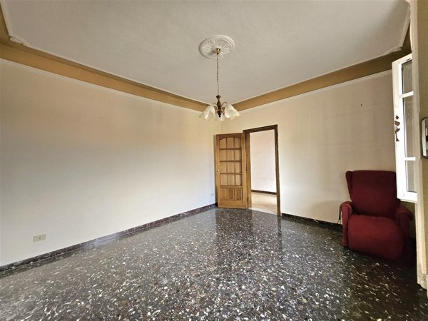 casa indipendente in vendita a Massa