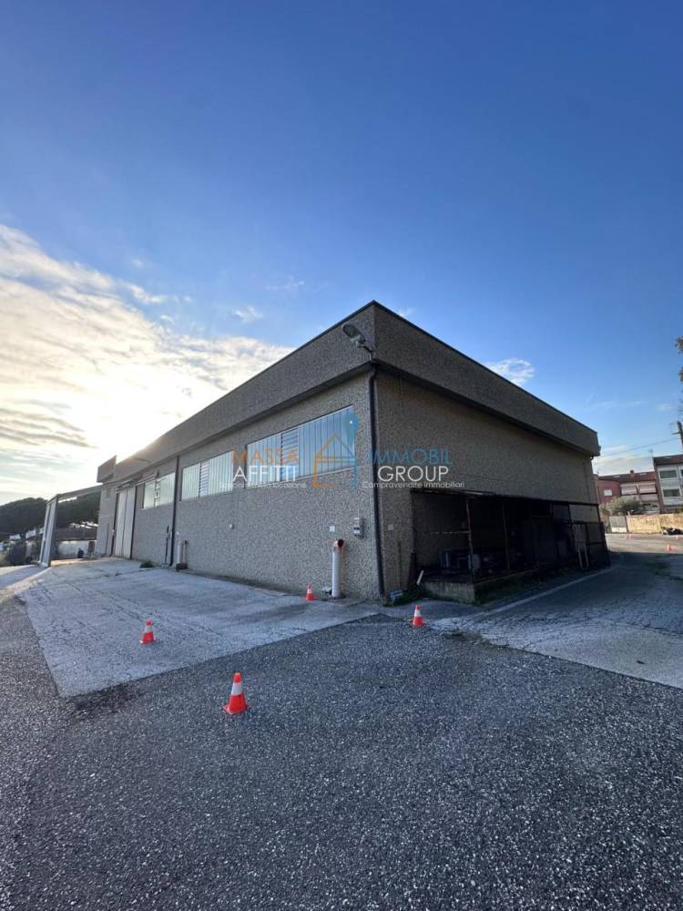 capannone in vendita a Massa