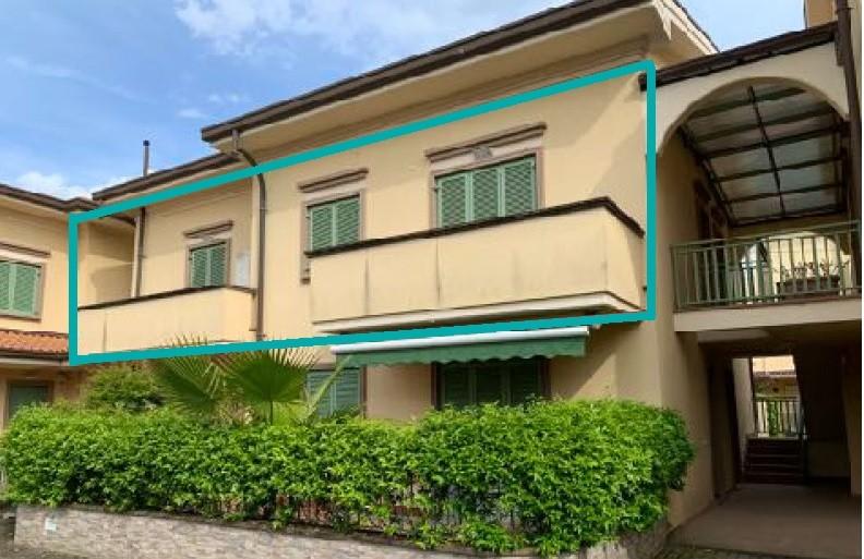 appartamento in vendita a Massa in zona Marina di Massa