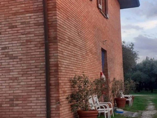 casa indipendente in vendita a Massa in zona Centro Storico