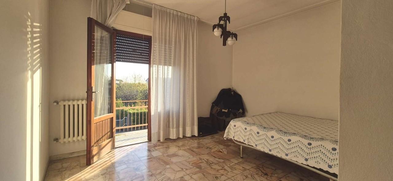 appartamento in vendita a Massa in zona Marina di Massa