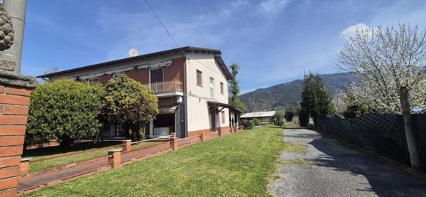 appartamento in vendita a Massa in zona Marina di Massa