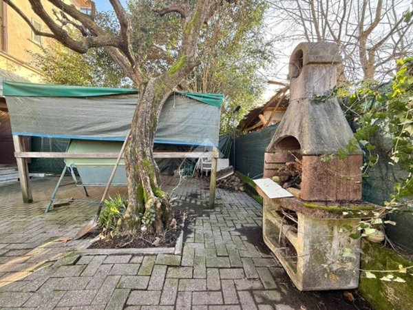 appartamento in vendita a Massa in zona Quercioli