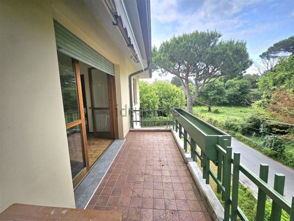 appartamento in vendita a Massa in zona Marina dei Ronchi