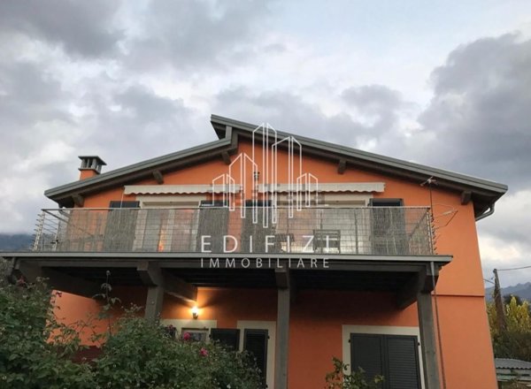 casa indipendente in vendita a Massa in zona Centro Storico