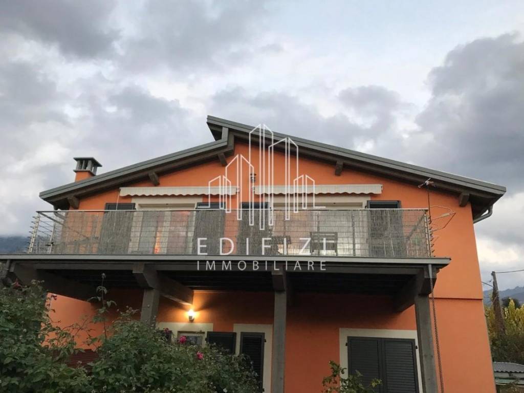 casa indipendente in vendita a Massa in zona Centro Storico