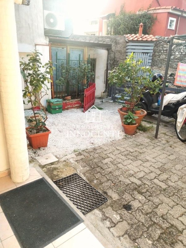 casa semindipendente in vendita a Massa in zona Borgo del Ponte