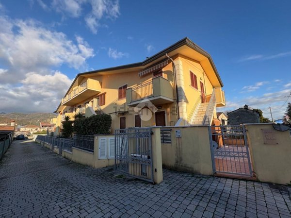 appartamento in vendita a Massa in zona Castagnola