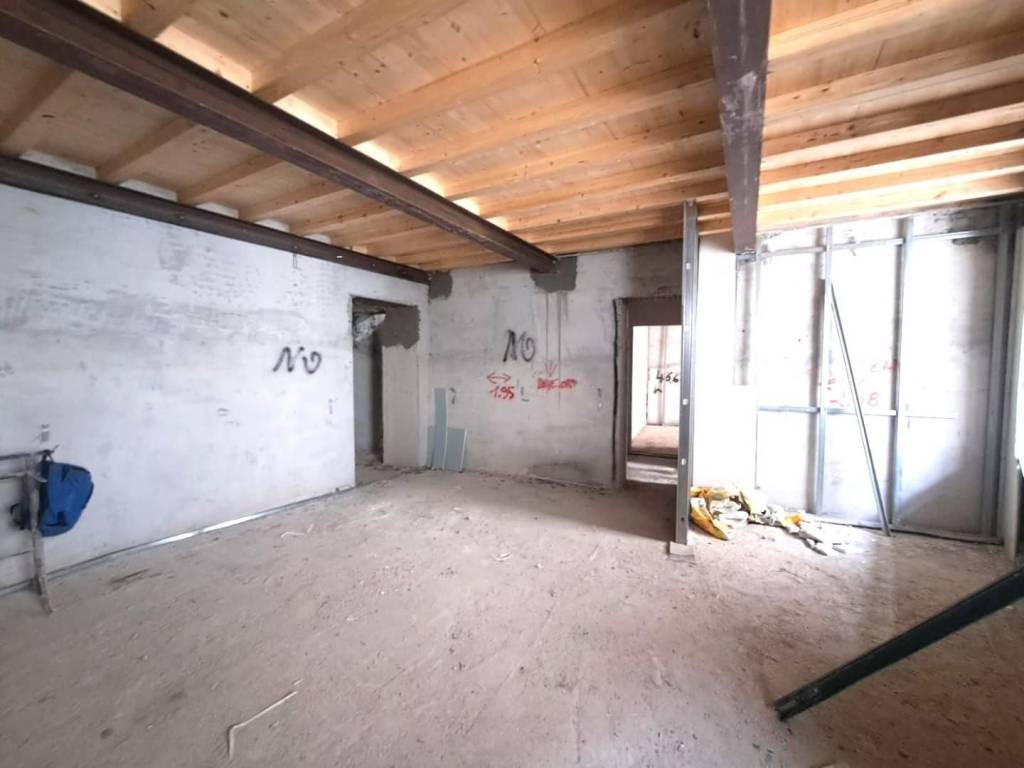 appartamento in vendita a Massa in zona Borgo del Ponte