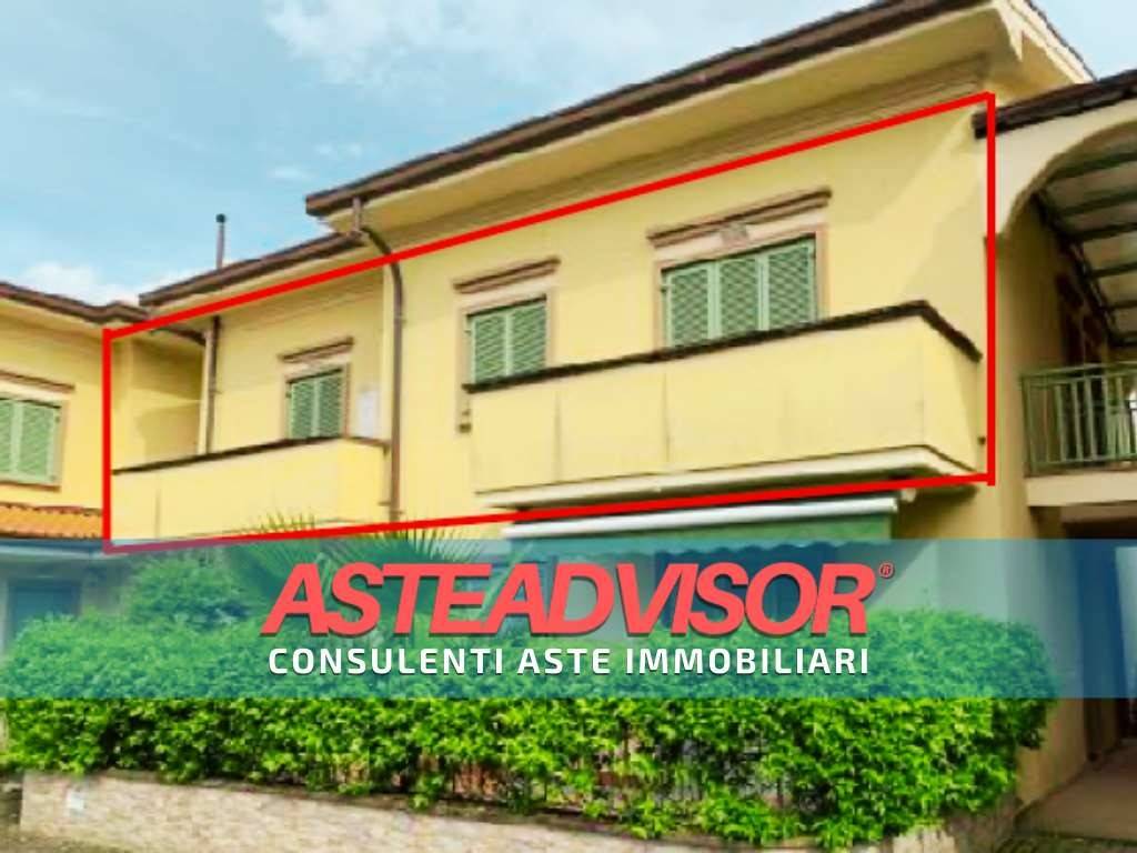 appartamento in vendita a Massa in zona Marina di Massa