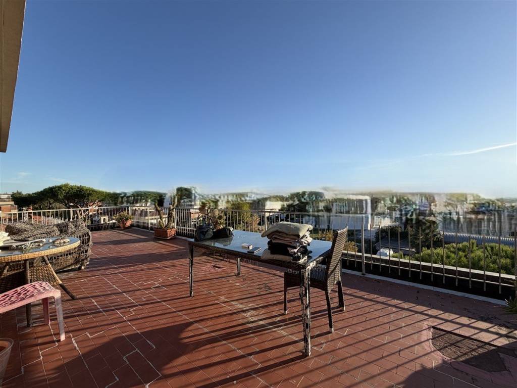 appartamento in vendita a Massa in zona Marina dei Ronchi