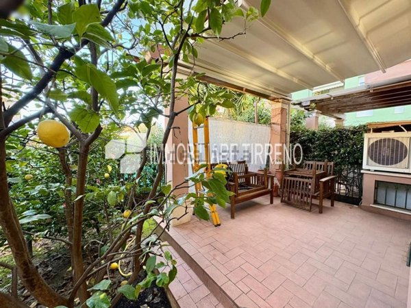 casa indipendente in vendita a Massa in zona Centro Storico