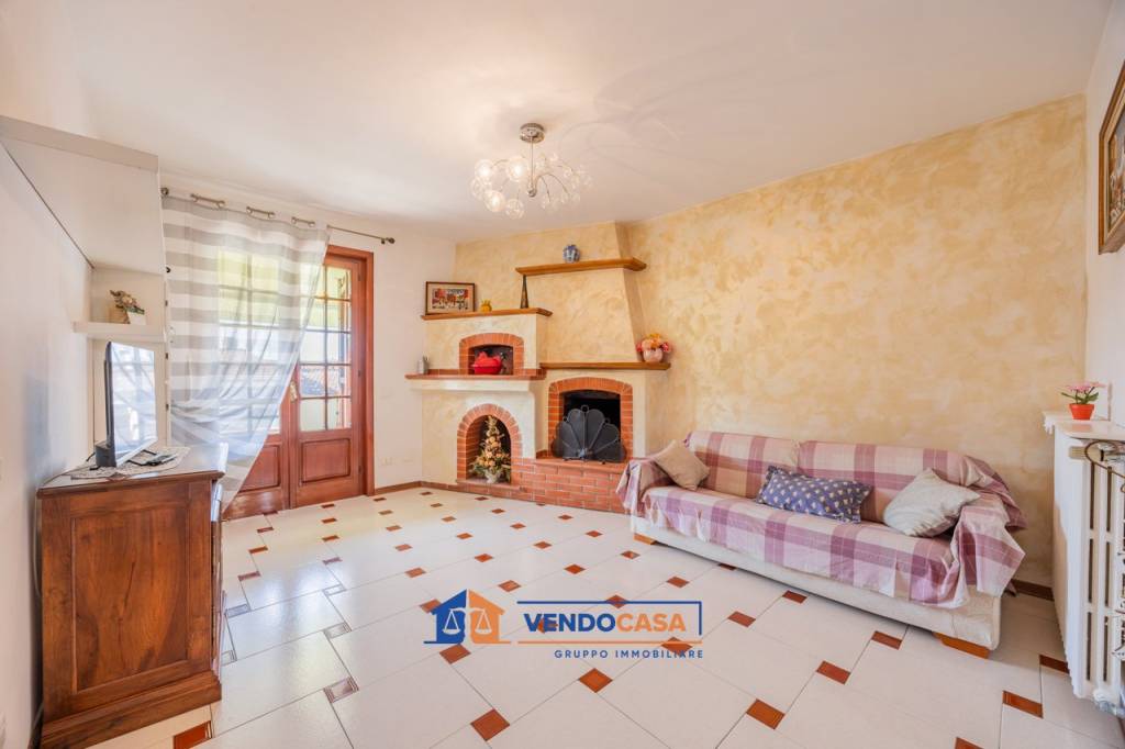 casa indipendente in vendita a Massa