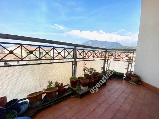 appartamento in vendita a Massa in zona Centro Storico