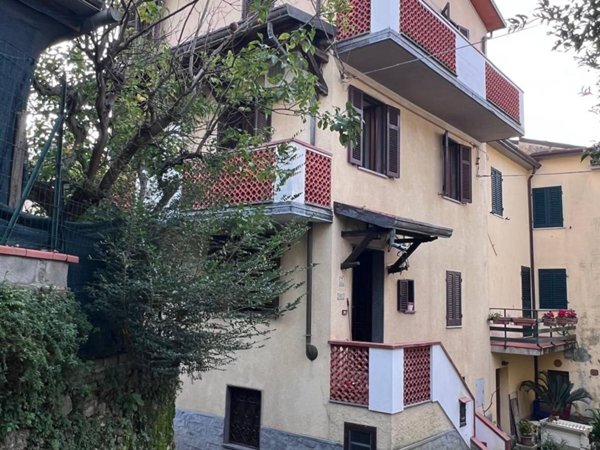 casa indipendente in vendita a Massa in zona Centro Storico