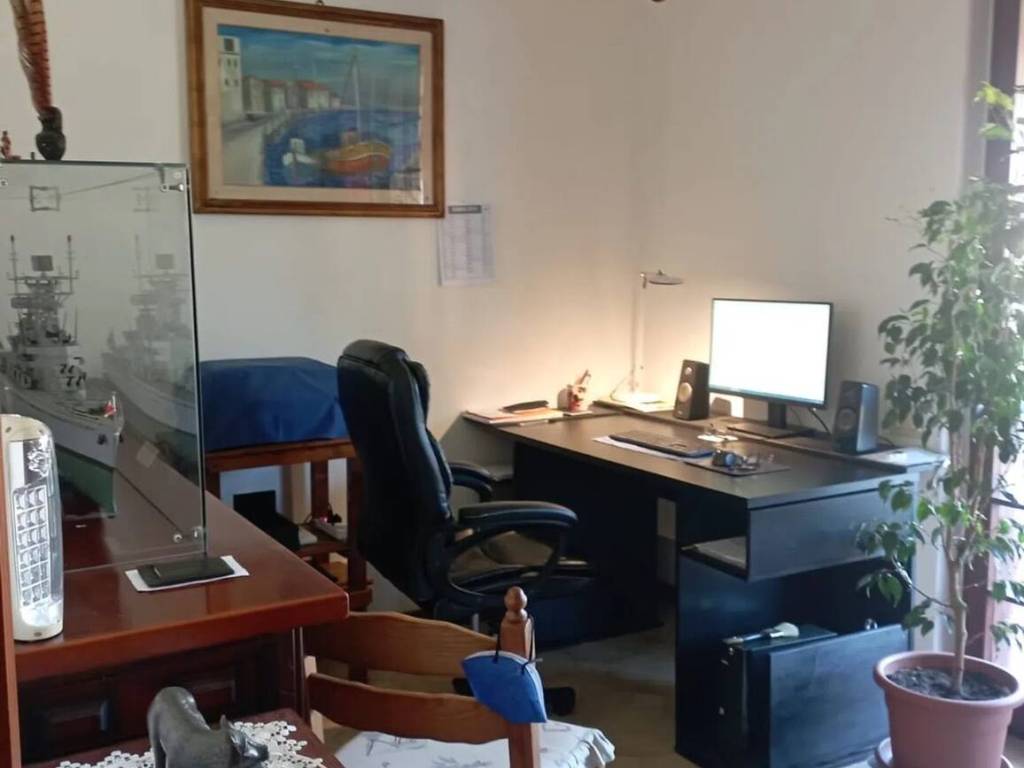 appartamento in vendita a Massa in zona Marina di Massa