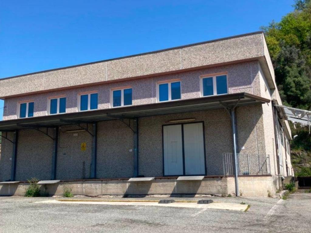 locale commerciale in vendita a Massa in zona Mirteto