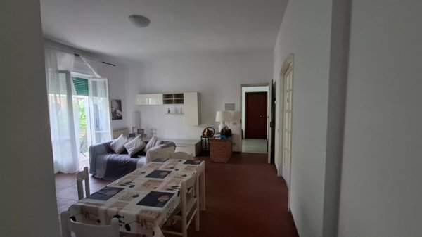appartamento in vendita a Massa in zona Marina di Massa