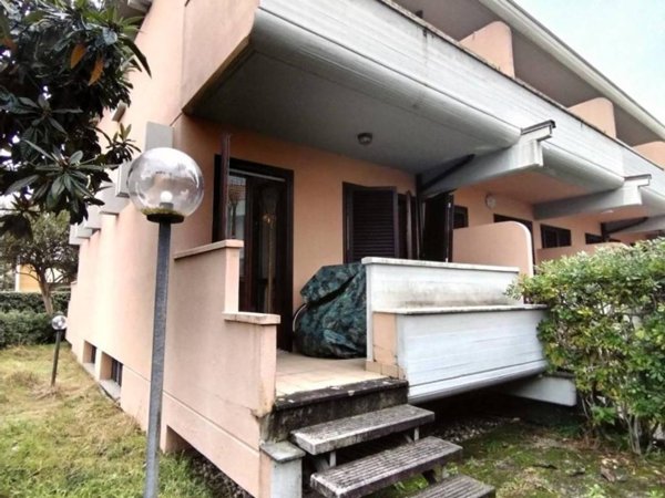 casa indipendente in vendita a Massa in zona Marina di Massa