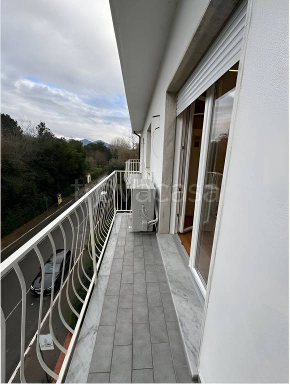 appartamento in vendita a Massa in zona Poveromo