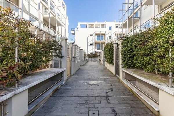 appartamento in vendita a Massa in zona Marina dei Ronchi