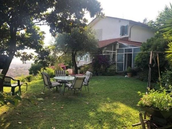 casa indipendente in vendita a Massa