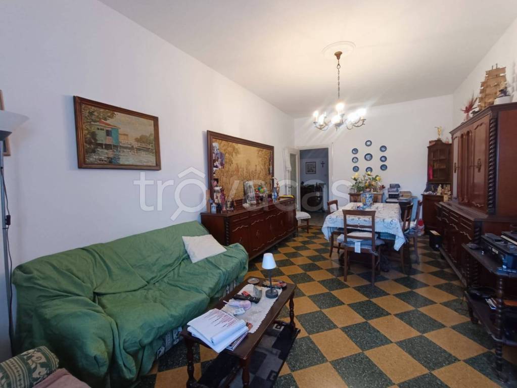 appartamento in vendita a Massa in zona Centro Storico