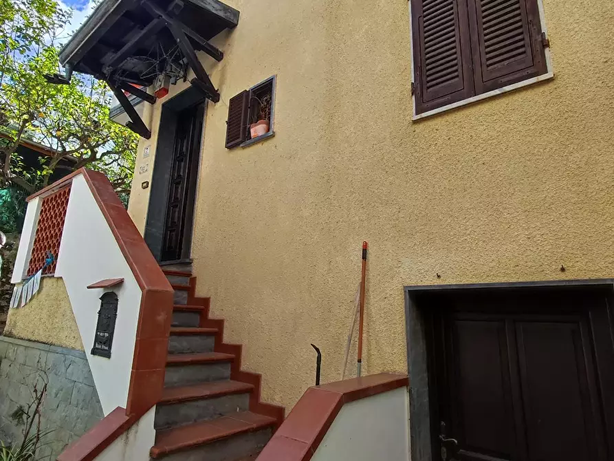 casa indipendente in vendita a Massa