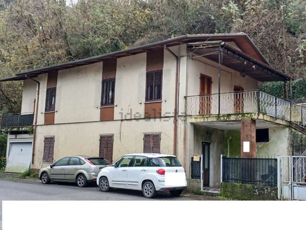 casa indipendente in vendita a Massa