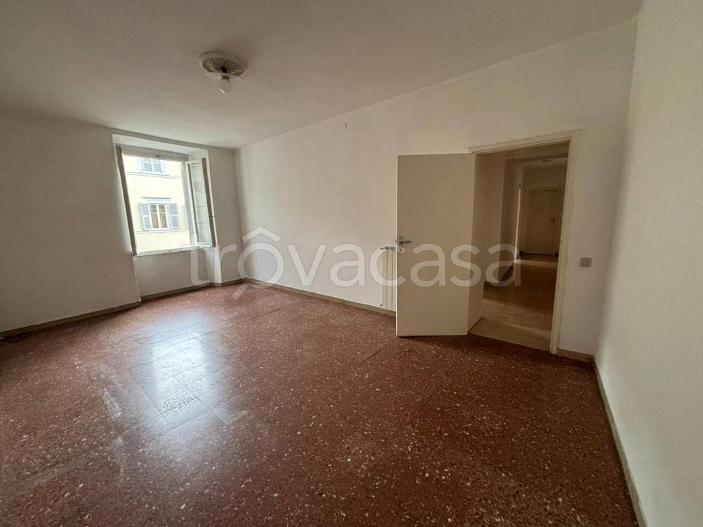 appartamento in vendita a Massa in zona Centro Storico