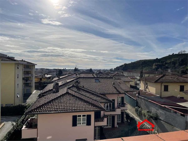 appartamento in vendita a Massa in zona Mirteto