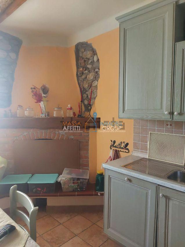 casa indipendente in vendita a Massa in zona Castagnola