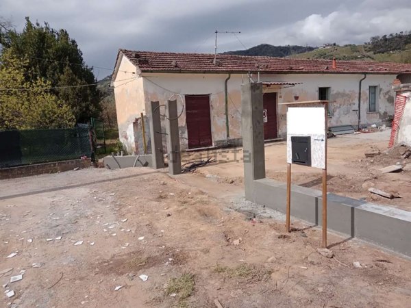 appartamento in vendita a Massa in zona Romagnano