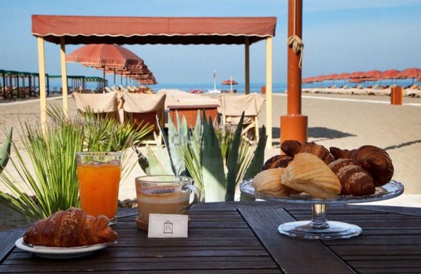 casa indipendente in vendita a Massa in zona Marina dei Ronchi