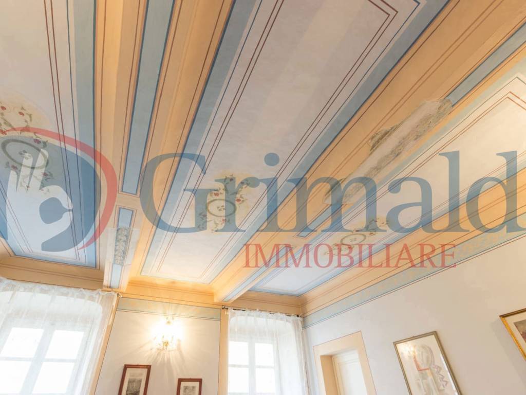 intera palazzina in vendita a Massa in zona Centro Storico