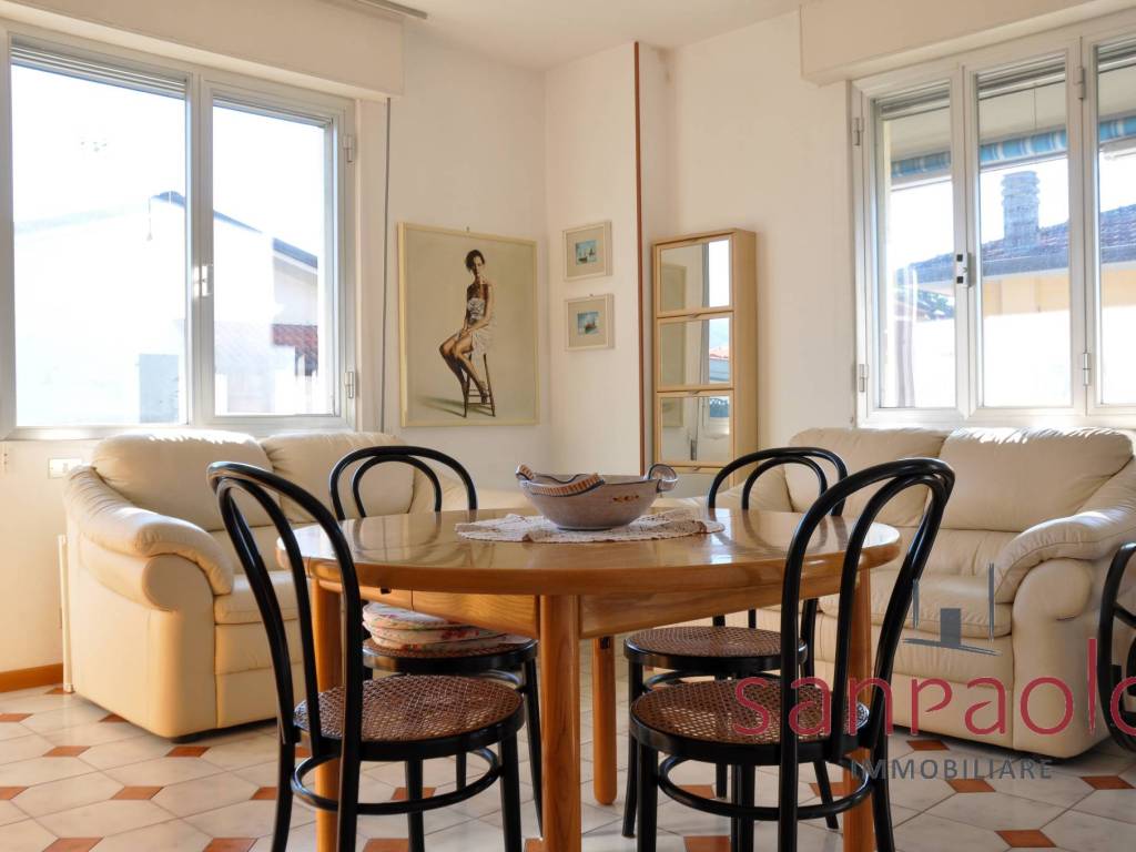 appartamento in vendita a Massa in zona Marina di Massa