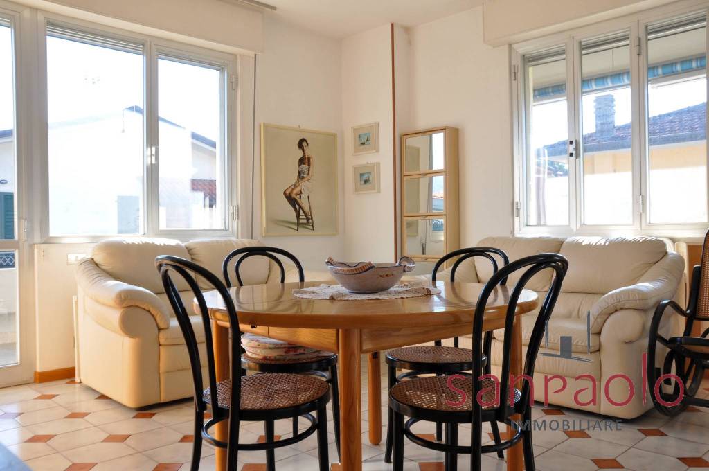 appartamento in vendita a Massa in zona Marina di Massa