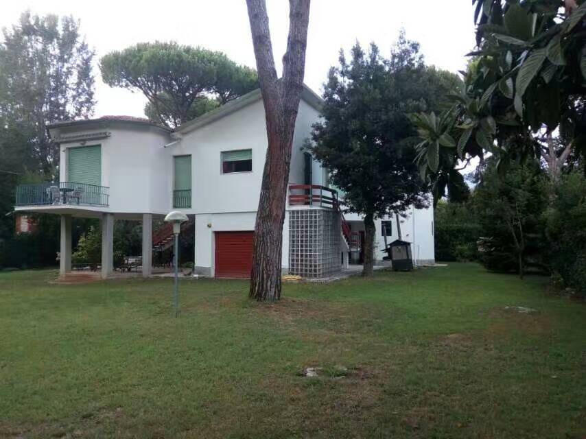 casa indipendente in vendita a Massa in zona Poveromo