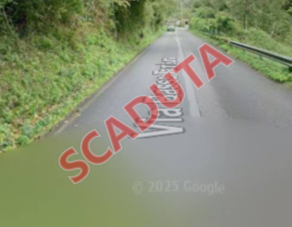 locale commerciale in vendita a Massa